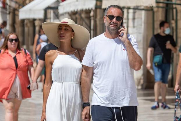 Dubrovnik: Joško Lokas u društvu djevojke Jelene prošetao Stradunom