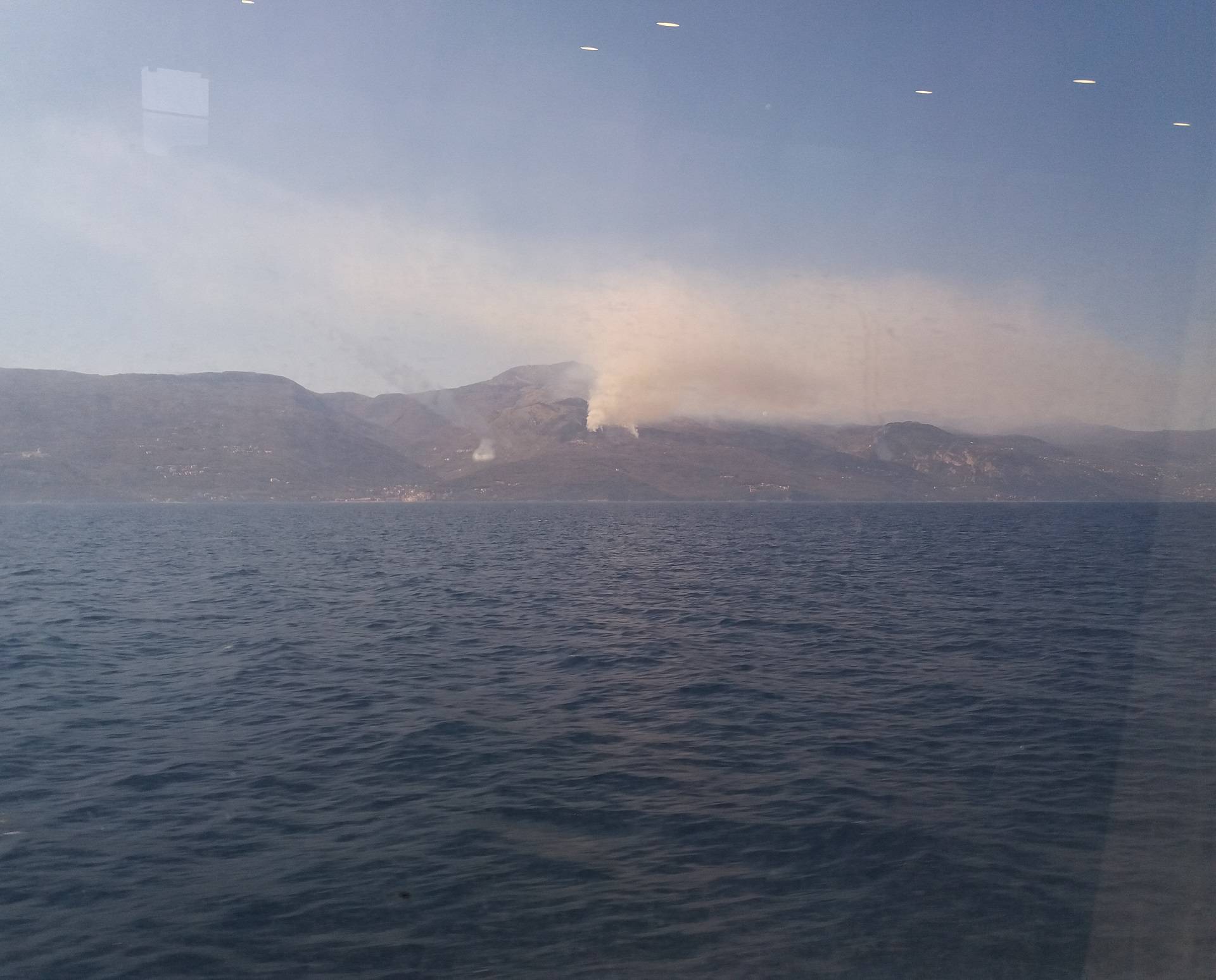 Kanaderi u akciji: Izbio požar na Učki nedaleko od Opatije