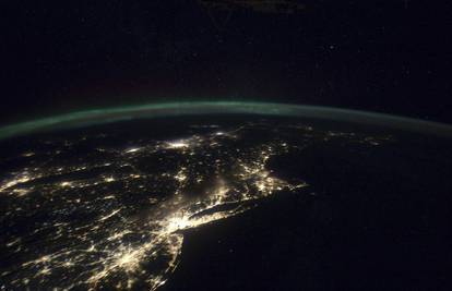Pogled na svjetla New Yorka s postaje 400 km iznad Zemlje