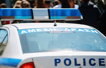Tragedija u Grčkoj: Žena pala s balkona i umrla, djeca ju čekala u autu da krenu na putovanje