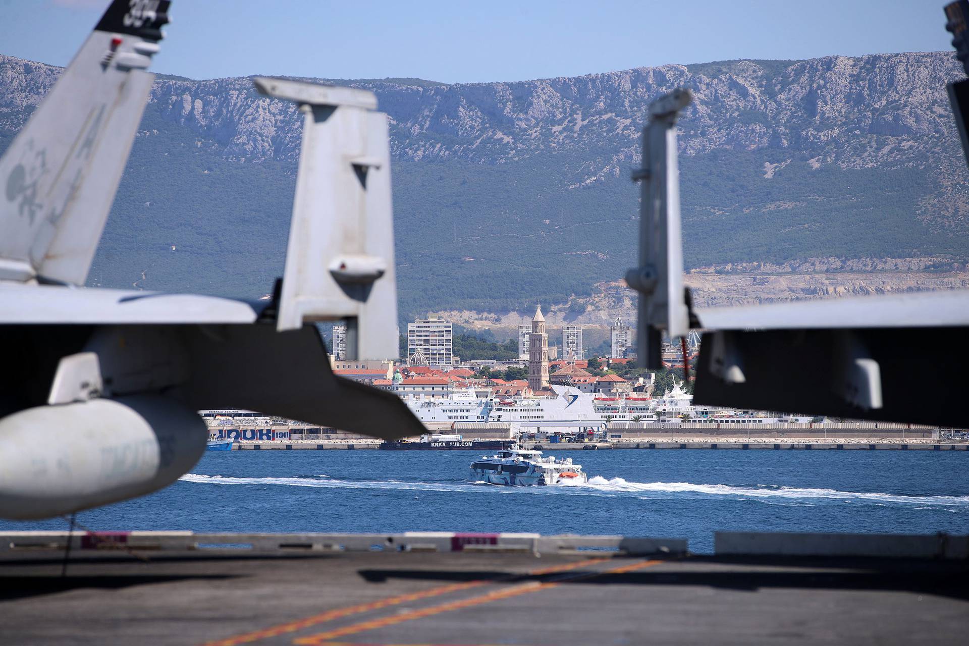 Posjetili smo američki nosač zrakoplova USS Gerald R. Ford koji je u jutarnjim satima stigao u Split