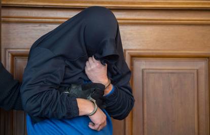 Ubio svog sina i još dvoje ljudi: Dakić je skrivao lice u sudnici