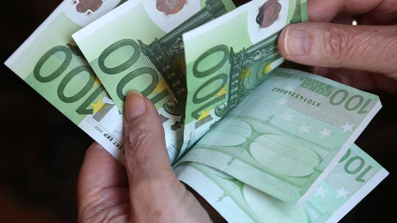 Njemački radnici u javnom sektoru dobit će 1300 eura bonusa i 2,8 posto veću plaću