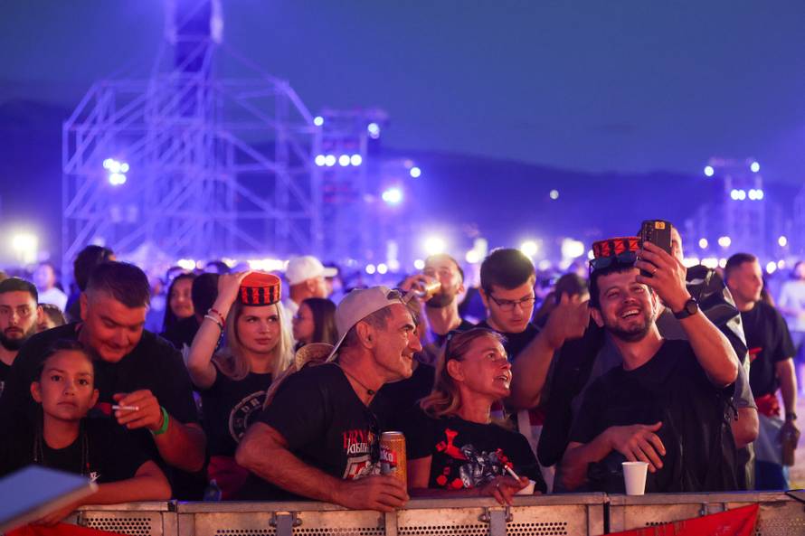 Obožavatelji na velikom koncertu Marka Perkovića Thompsona u Sinju