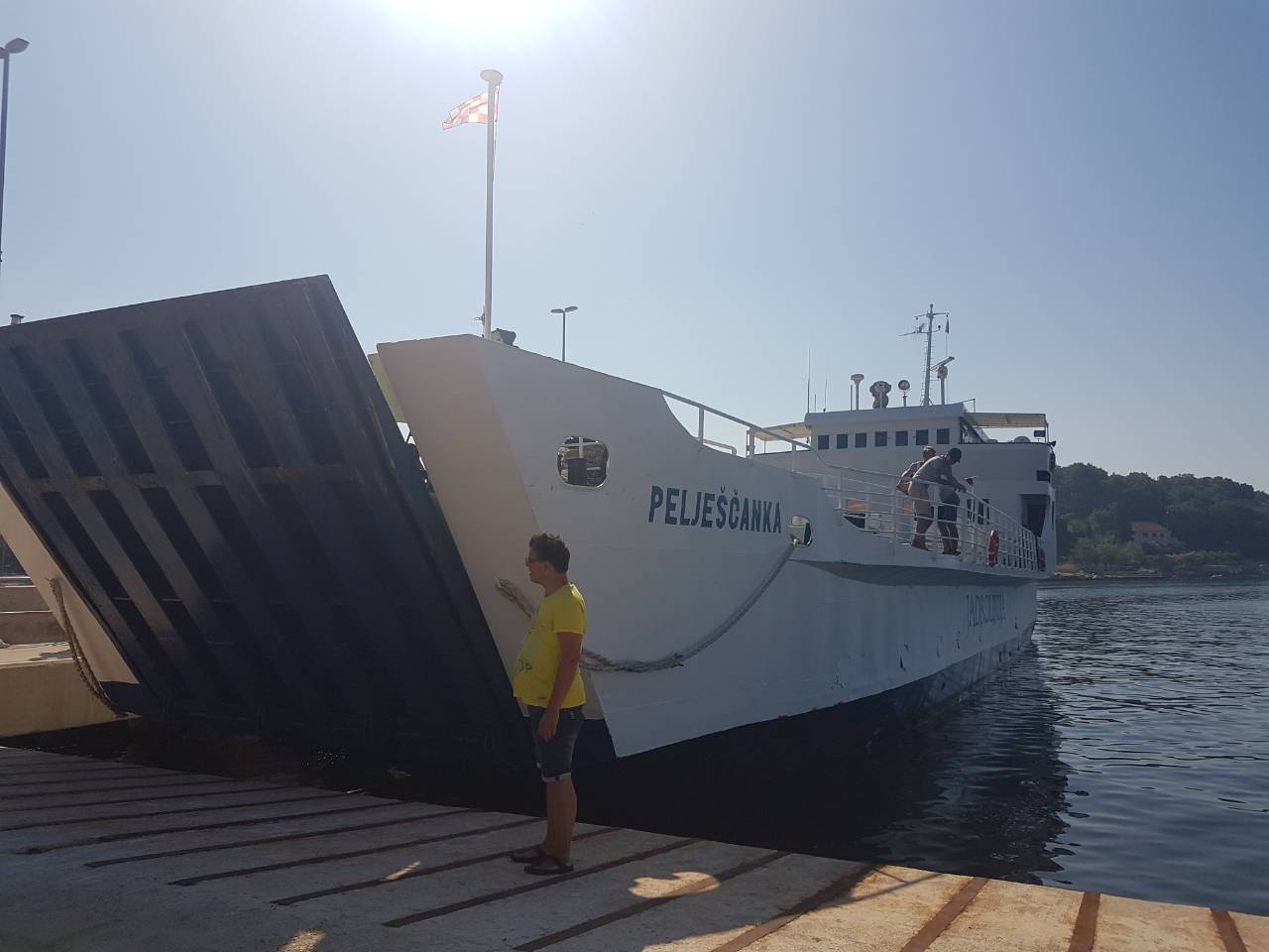 Nevjerojatne scene na Braču: Auti bili zarobljeni na trajektu