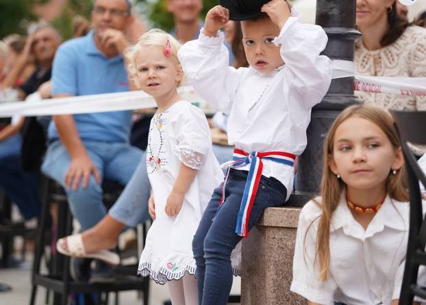 Dječje vinkovačke jeseni: Spoj folklora i slavonskih pjesama