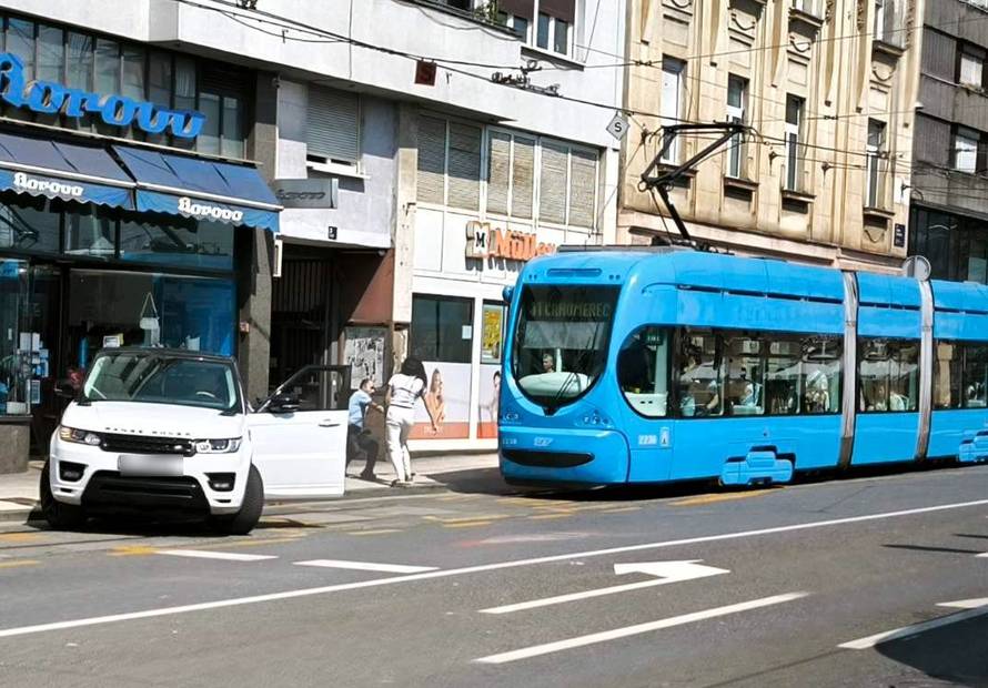 Širi se snimka tučnjave ZET-ovca i vozačice koja mu je blokirala tramvaj: 'Ona ga je odgurnula'