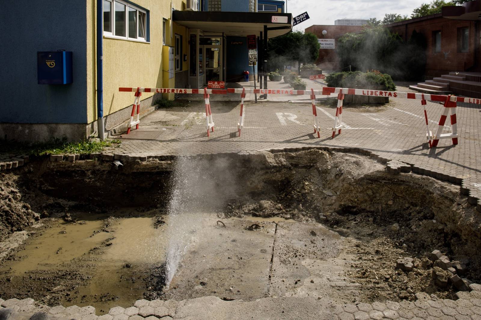 Velik dio Zagreba nema tople vode, opet je pukao vrelovod