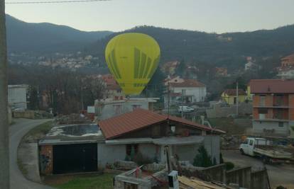 Uzbudljiv dan kraj Rijeke: U dvorište sletio zračni balon