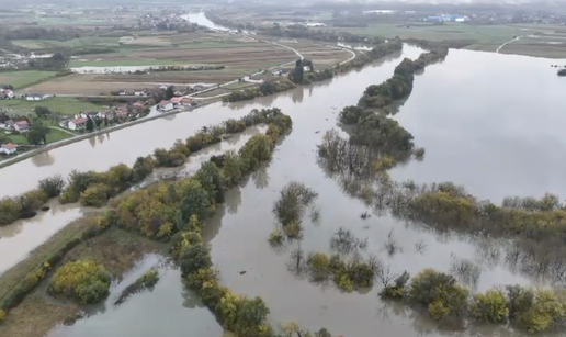 VIDEO Izvanredno stanje u Karlovcu: Pogledajte snimke nabujale Kupe i Korane iz zraka