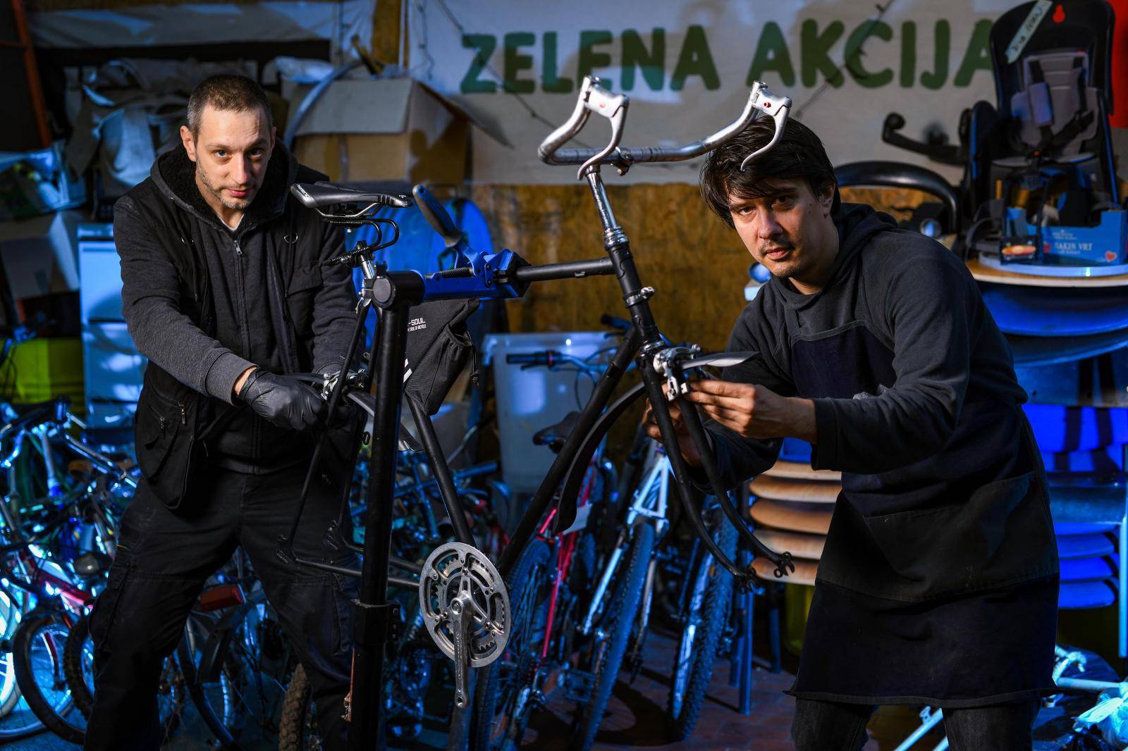 Zagreb: Volonteri u Frankopanskoj ulici besplatno popravljaju bicikle
