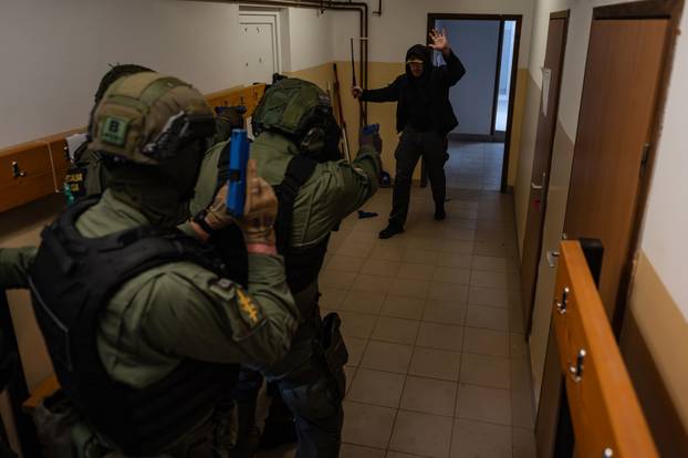 FOTO Counter-strike na hrvatski način! Pogledajte vježbu vojne policije i specijalaca iz MUP-a