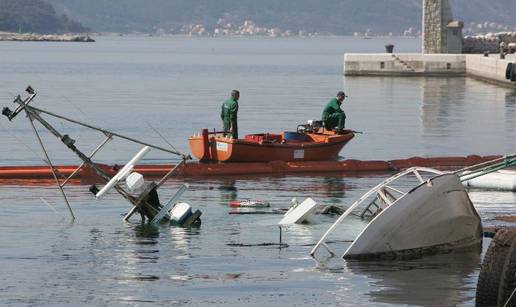 Kapetan pao u nesvijet pa se koćaricom zabio u gat