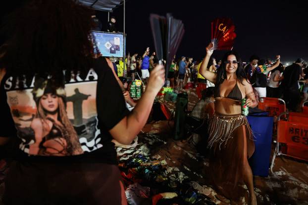 Shakira holds open concert at Copacabana beach in Rio de Janeiro