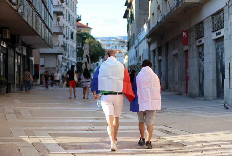 Split: Brojni mladi u centru uoči početka festivala Ultra