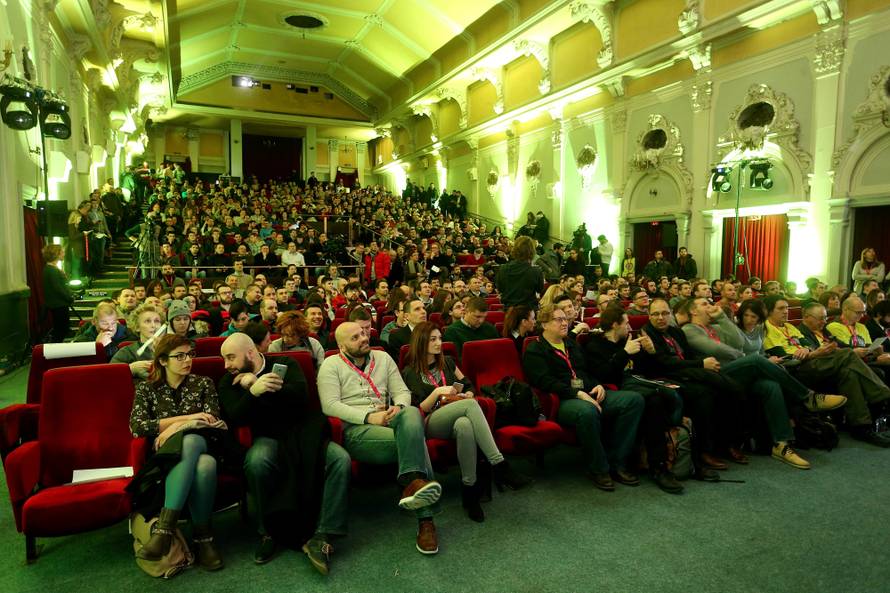 Zvijezde Bug Future Showa bili su učitelji i novo obrazovanje