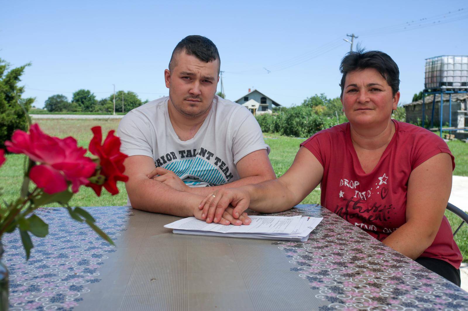 Nakon skoka u Dunav ostao je nepokretan: 'Samo želim da mi sin opet hoda, trebamo pomoć'