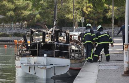 Požar na drvenom brodu u marini Zadar bio je podmetnut