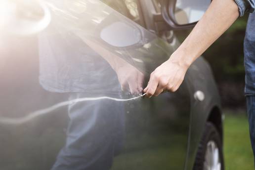 Ogreban vam je automobil? Evo kako možete sanirati štetu