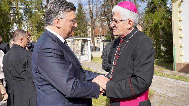Premijer Plenković prisustvovao obredu ređenja  mons. Željka Majića za banjolučkog biskupa