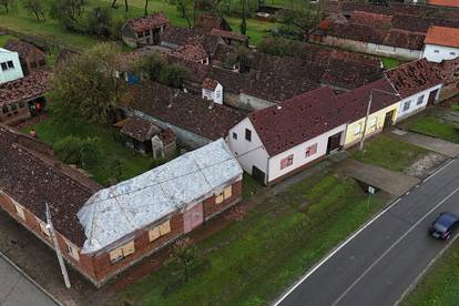 Fotogalerija užasa: Pogledajte što je tuča napravila kućama u mjestu na istoku Hrvatske!