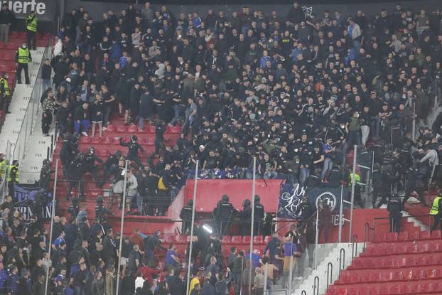 Sevilla: Specijalna policija intervenirala na utakmici GNK Dinamo - FC Sevilla
