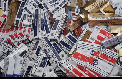 U vlaku iz Srbije pronašli su skrivenih 1060 kutija cigareta