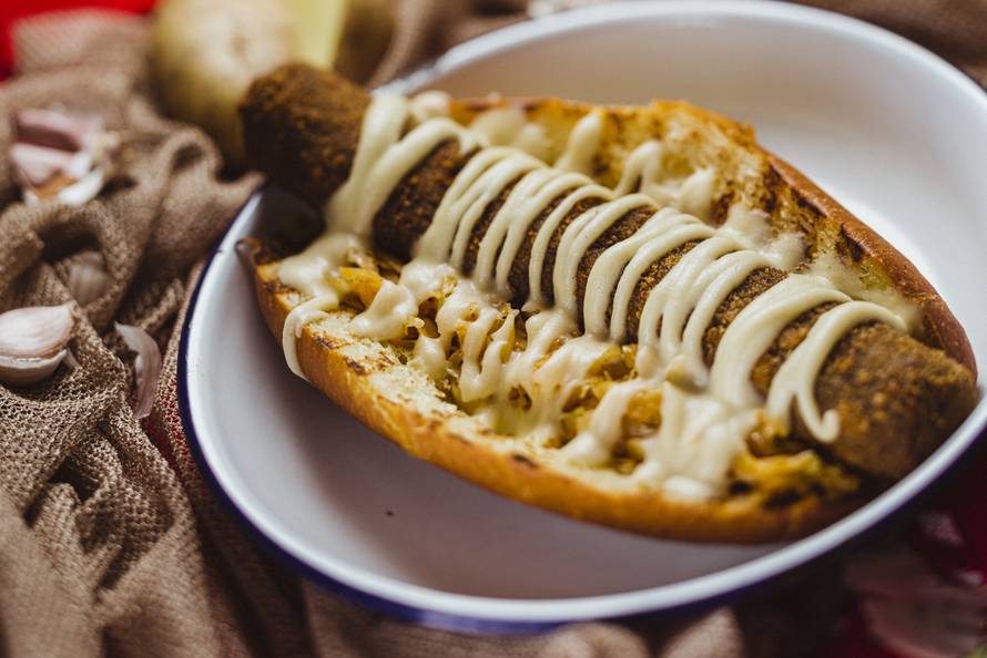 Buncek, ajngemahtec, crni hot dog: Omastite brk na Adventu!