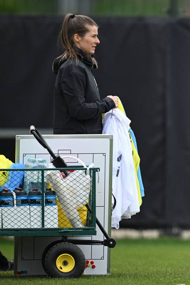 1. FC Union Berlin Training -  Interim coach Marie-Louise Eta leads training session