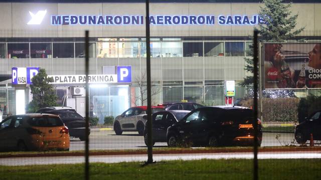 Sarajevo: Policijsko osiguranje kod zračne luke gdje su sletjeli deportirani pripadnici IDIL-a