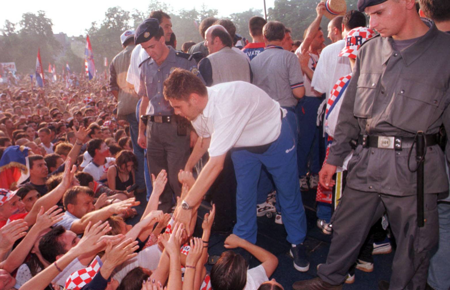 vatreni - doček hrvatske nogometne reprezentacije 1998.