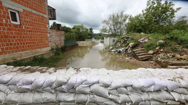 Hrvatska Kostajnica: Porast vodostaja rijeke Une, na snazi izvanredne mjere obrane od poplava