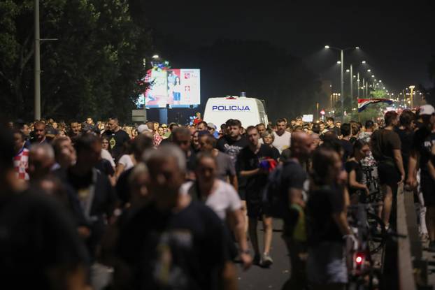 Zagreb: Završio je koncert Marka Perkovića Thompsona, kolone ljudi idu s hipodroma