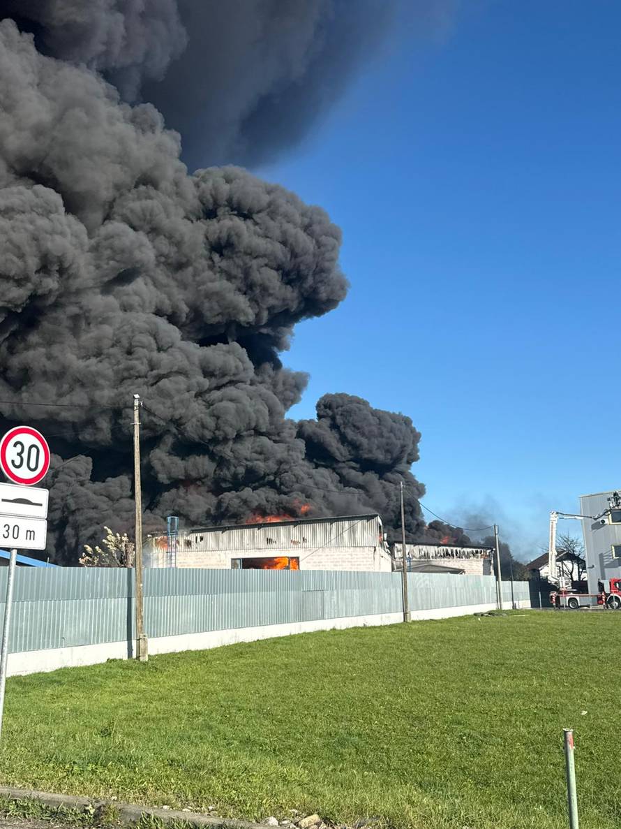 Građani Svete Nedelje šokirani požarom: 'Tuga, u toj firmi sam godinama. Šteta je milijunska'