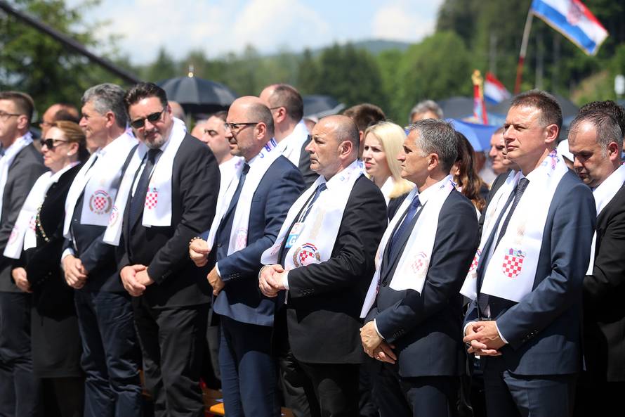 Jandrokovića izviždali: Ovdje smo da odamo počast žrtvama