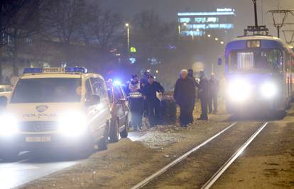 U Zagrebu tramvaj naletio na ženu dok je pretrčavala prugu