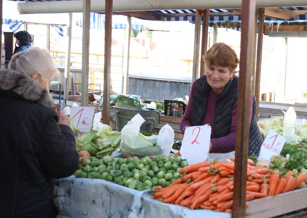 Šibenik: Ponuda vo?a i povr?a na tržnici