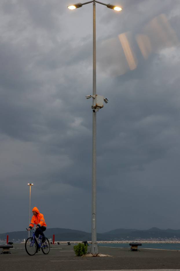 Zadar: Nevrijeme dolazi prema gradu