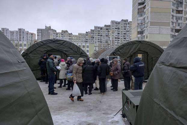Residents cope with electricity and heating outages following Russian attacks on Ukraine’s infrastructure in Kyiv
