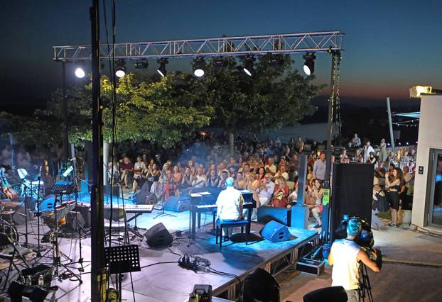 Šibenik: Na tvrđavi Barone održan glazbeni događaj "Arsen, Čovjek kao ja", posvećen Arsenu Dediću