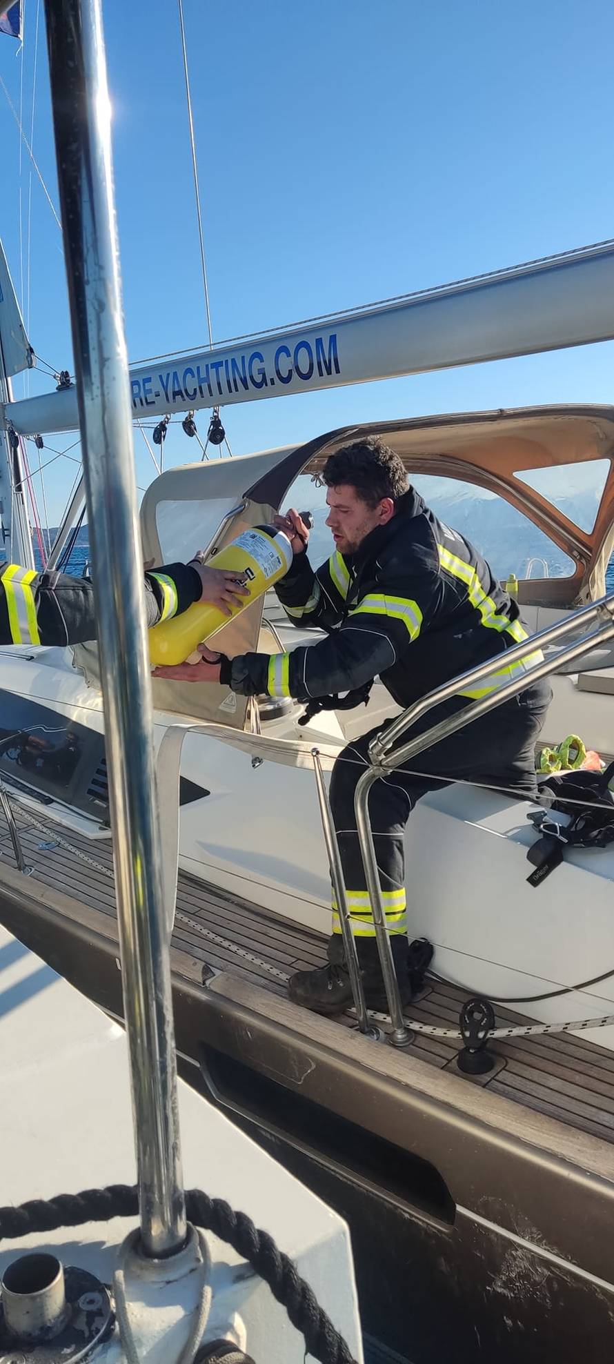 FOTO Ovako izgleda jedrilica na kojoj je kod Visa izbio požar