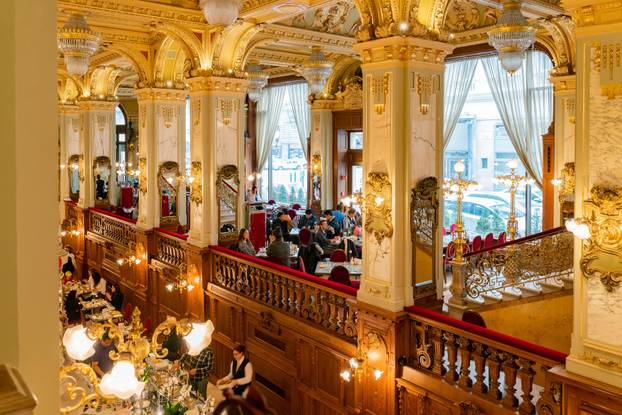 Interior view of the famous New York Palace Café