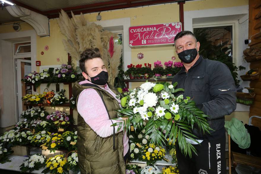 Prodaja cvijeća za Svi svete