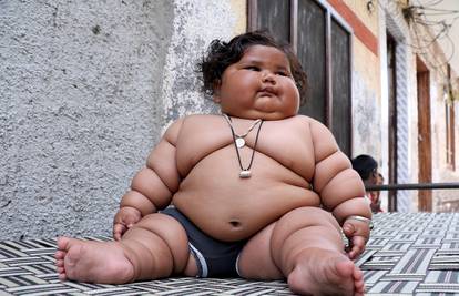 'Ona ne prestaje jesti': Beba ima 8 mjeseci i 17 kilograma