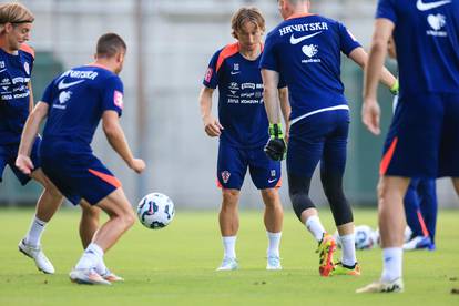 FOTO Nasmijani Luka Modrić, Perišić prionuo radu.  Pogledajte kadrove s treninga 'vatrenih'