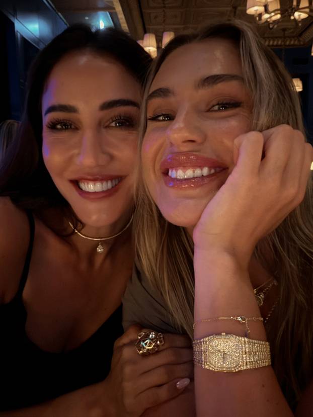 FOTO Gem, set, meč i - tangice! Najbolja tenisačica svijeta mami poglede u oskudnim izdanjima