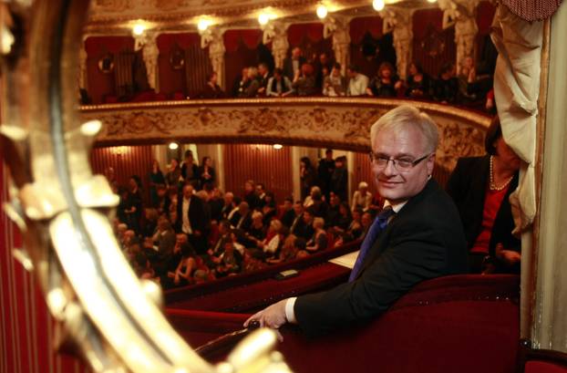 Zagreb: Ivo Josipovi? gledao operu La Boheme u dru&scaron;tvu supruge