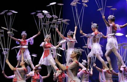 Kineski cirkus zadivio neviđenim akrobacijama