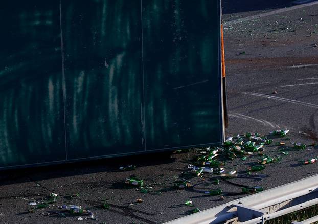 Dugopolje: Kamion koji je prevozio boac prevrnuo se na bok 