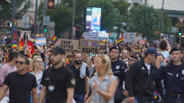 Tisuće ljudi skupilo se na Paradi ponosa u Beogradu: Okupljene je došla podržati Nataša Bekvalac
